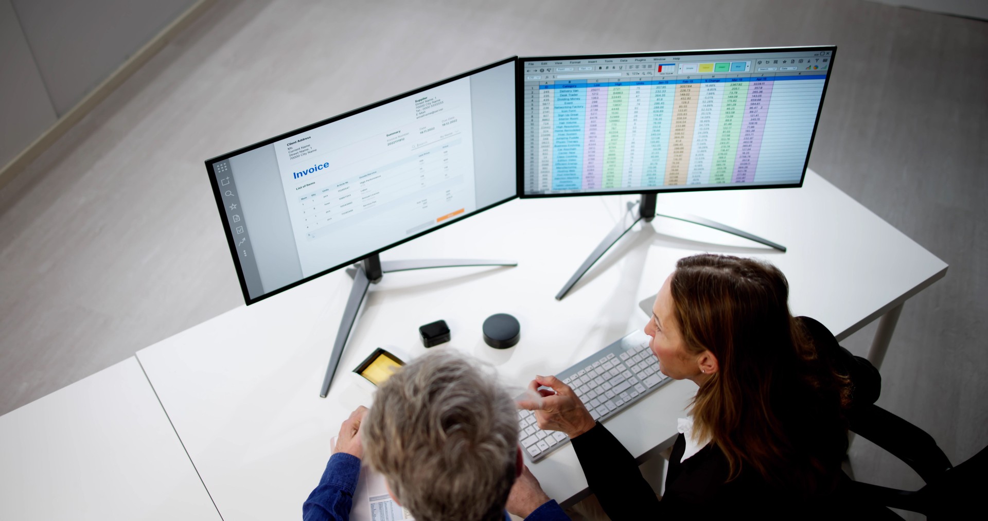 Accountant Using Finance E Invoice Software